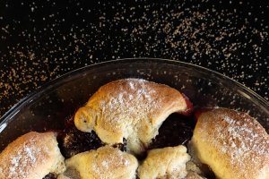 Cobbler cu prune - Desertul simplu care te cucerește