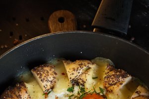 Ouă ochiuri cu brânză gouda și covrigi - Mic dejun rapid și savuros