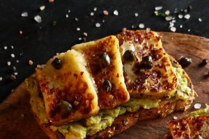 Bruschete cu brânză halloumi - Delicioase și ușor de făcut