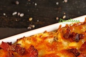 Cremă de brânză cu cheddar și bacon - Rețeta savuroasă la cuptor