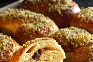 Mucenici moldovenești cu cremă de nucă și ciocolată – super pufoși și delicioși