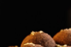 Bomboane de post cu biscuiți și nucă – desert simplu, rapid și delicios