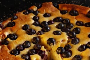 Pasca fără aluat cu mascarpone și afine – desert cremos pentru Paște