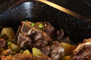 Friptură de miel cu legume - Rețeta savuroasă pentru Paște
