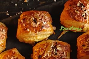 Mini pateuri cu brânză și ceapă verde - Rapide și delicioase