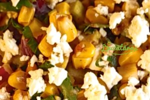 Salată cu porumb și feta – rețetă rapidă, fresh și delicioasă