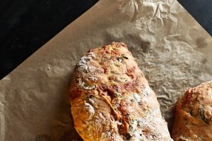 Baghete cu leurdă și brânză cheddar - Rețeta gustoasă de pâine de casă