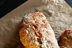 Baghete cu leurdă și brânză cheddar - Rețeta gustoasă de pâine de casă