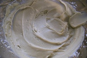 Tort cu crema de fistic, ciocolata si zmeura - Reteta delicioasa si aromata