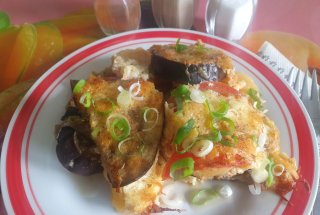 Gratin de vinete cu cartofi si cascaval – Savuros si simplu de facut