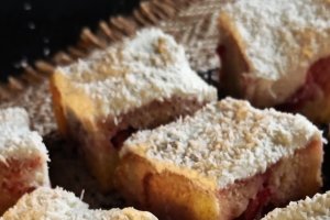 Prăjitură cu căpșuni și cremă fină - Desert delicios și aromat