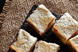 Prăjitură cu căpșuni și cremă fină - Desert delicios și aromat