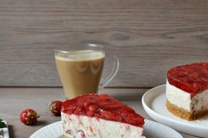 Cheesecake cu capsuni si banane - Reteta delicioasa fara coacere