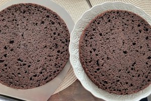 Tort cu mure, cirese si ciocolata