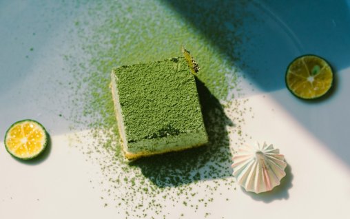 Tiramisu cu matcha – desertul italian în varianta verde, cremoasă și aromată
