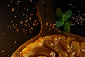 Tarta Tatin cu înghețată - Desertul care te cucerește