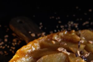 Tarta Tatin cu înghețată - Desertul care te cucerește