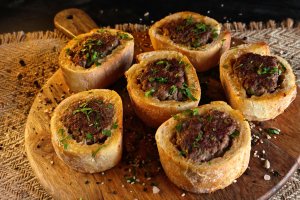Pâine umplută cu carne de vită - Rețeta simplă și gustoasă