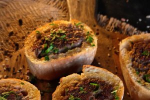 Pâine umplută cu carne de vită - Rețeta simplă și gustoasă