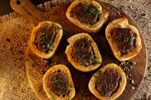 Pâine umplută cu carne de vită - Rețeta simplă și gustoasă