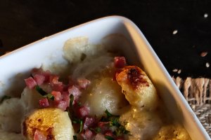 Cartofi noi cu brânză de burduf și bacon - Rețeta gustoasă și sățioasă