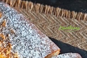Chec cu iaurt și vișine – rețeta rapidă pentru un desert pufos
