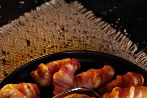 Gustări cu pui și bacon - Rețeta rapidă și savuroasă