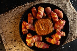 Gustări cu pui și bacon - Rețeta rapidă și savuroasă
