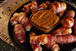 Gustări cu pui și bacon - Rețeta rapidă și savuroasă