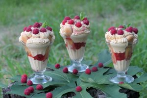 Desert cu capsuni si zmeura
