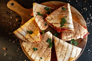 Quesadilla pizza - Rețeta rapidă și gustoasă