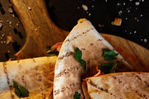 Quesadilla pizza - Rețeta rapidă și gustoasă