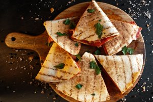 Quesadilla pizza - Rețeta rapidă și gustoasă