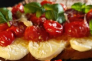 Bruschete cu roșii cherry și mozzarella - Rapide și savuroase