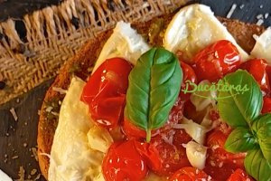 Bruschete cu roșii cherry și mozzarella - Rapide și savuroase